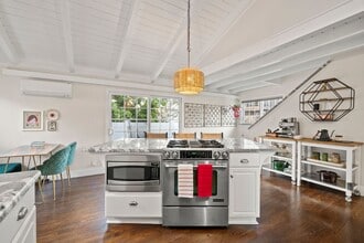 Building Photo - 999 Waterbury Ln