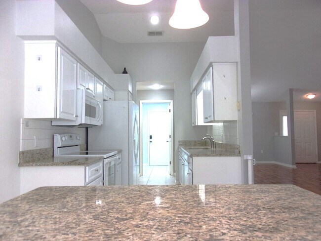 Foto del edificio - 90 Oak Village Blvd