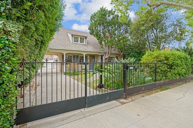 Building Photo - 12110 Cantura St