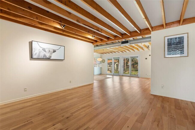 Building Photo - 6803 Lexington Rd