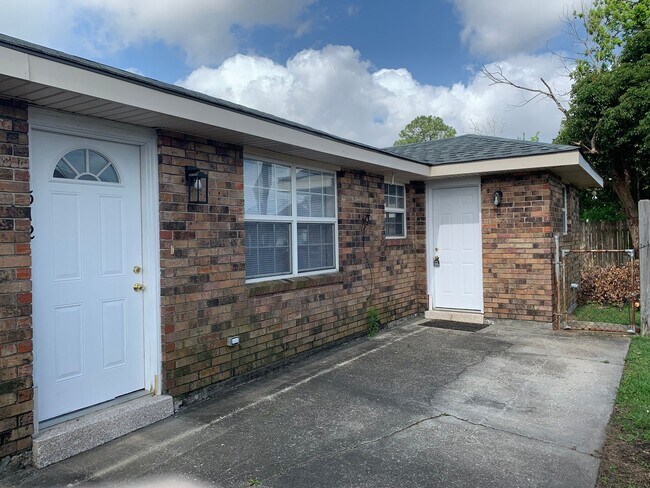 Foto del edificio - 510 Chalmette Ave