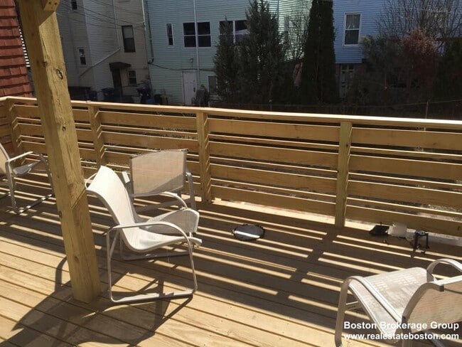 Building Photo - 42 Washburn St