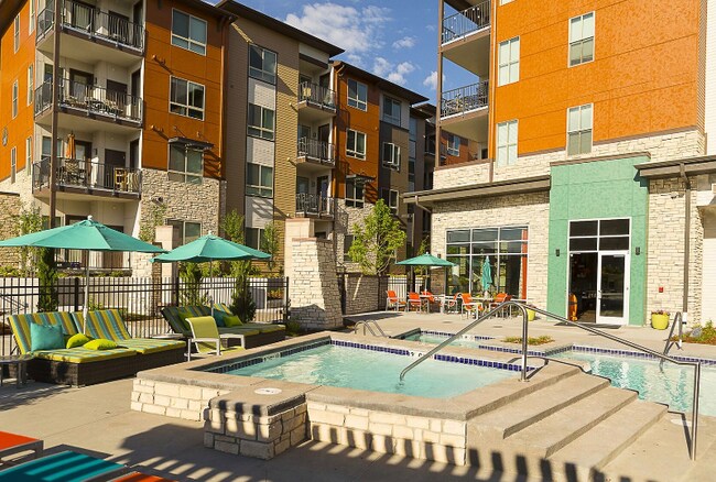 Foto del edificio - 464 Golden Ridge Rd