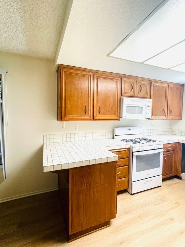Foto del edificio - charming 3-bedroom, 2-bathroom home nestle...