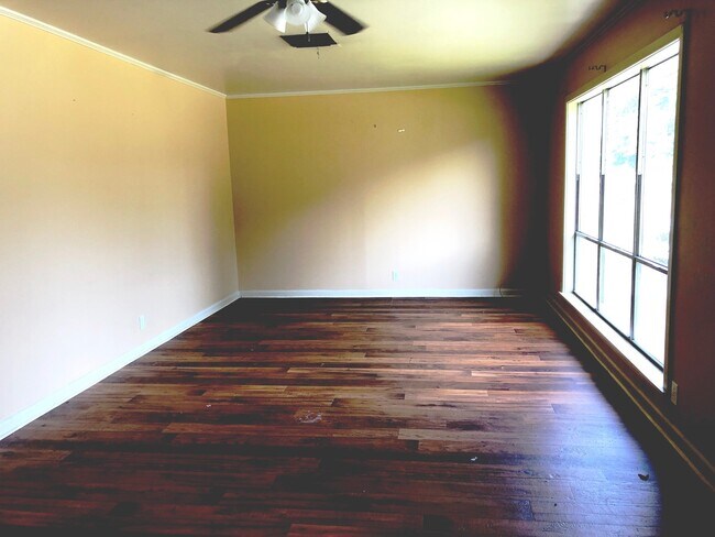 Building Photo - 3409 Robinhood Ln