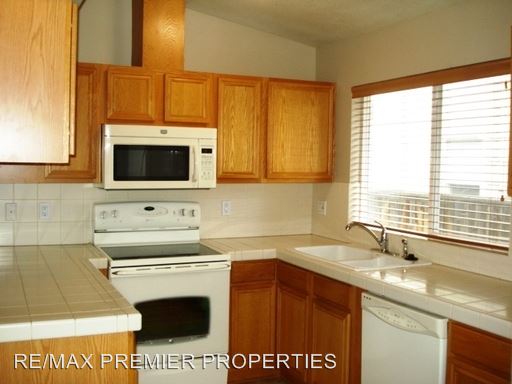Building Photo - 2285 Silver Ridge Dr