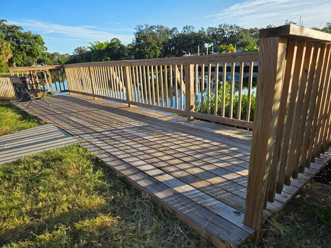 Foto del edificio - 9004 Tudor Dr