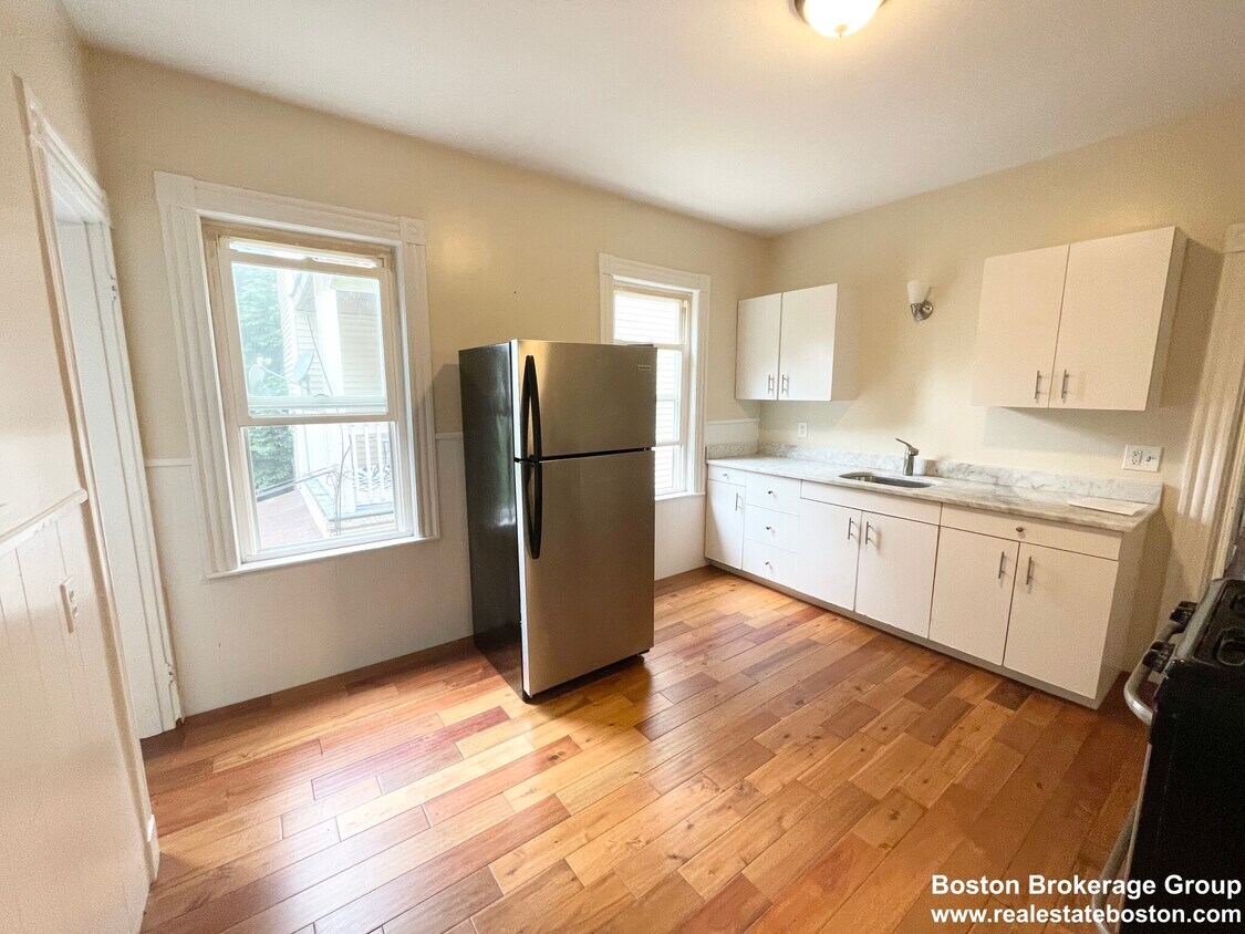 Primary Photo - 26 Taft St