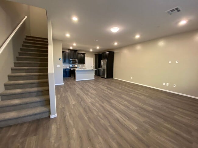 Foto del edificio - Brand New Townhouse Available Soon!