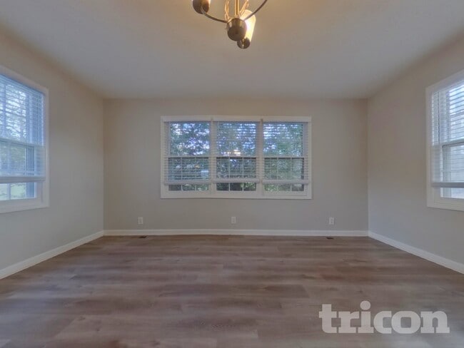 Building Photo - 208 Calloway Club