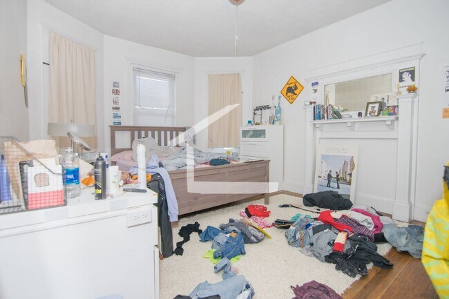 Building Photo - Unique BU Apartment