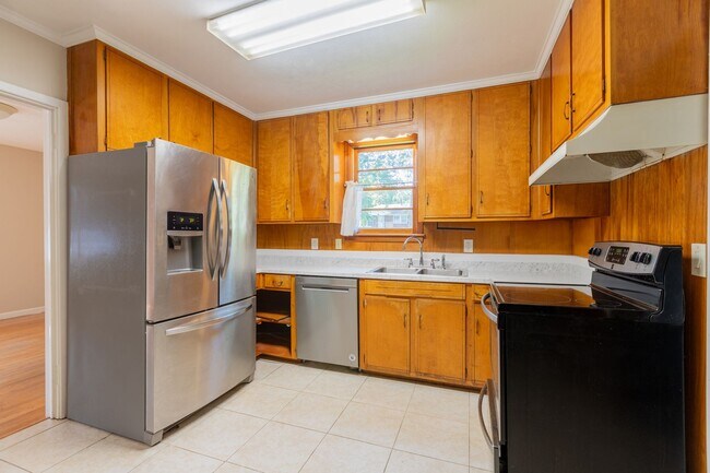 Foto del edificio - 4 bedroom near St. Anne Catholic Church