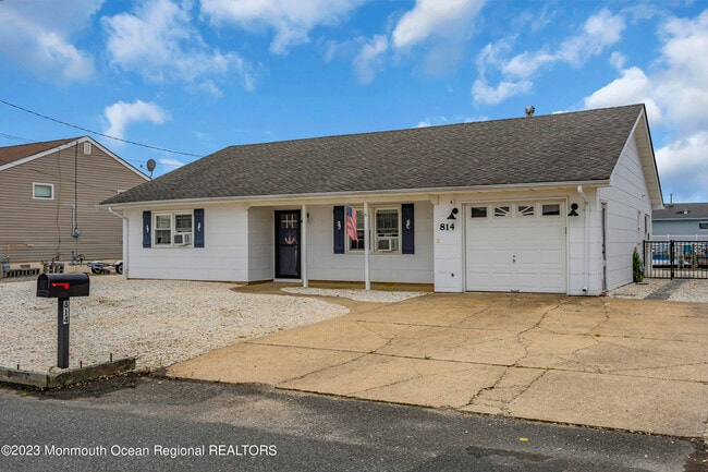 Building Photo - 814 Tiller Dr
