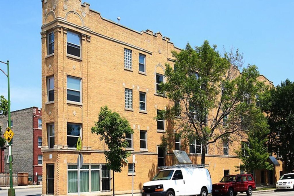 Primary Photo - 2036 W Touhy Ave