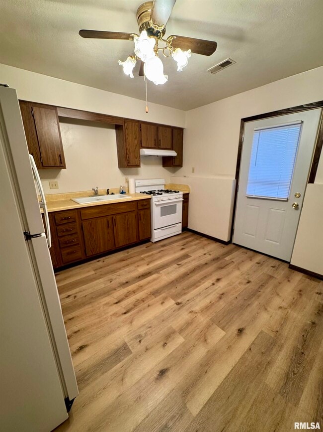 Foto del edificio - 104 E 9th Ave