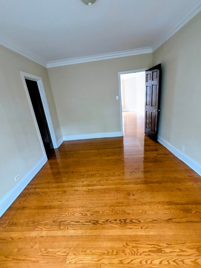 Foto del edificio - 6703 N Greenview Ave
