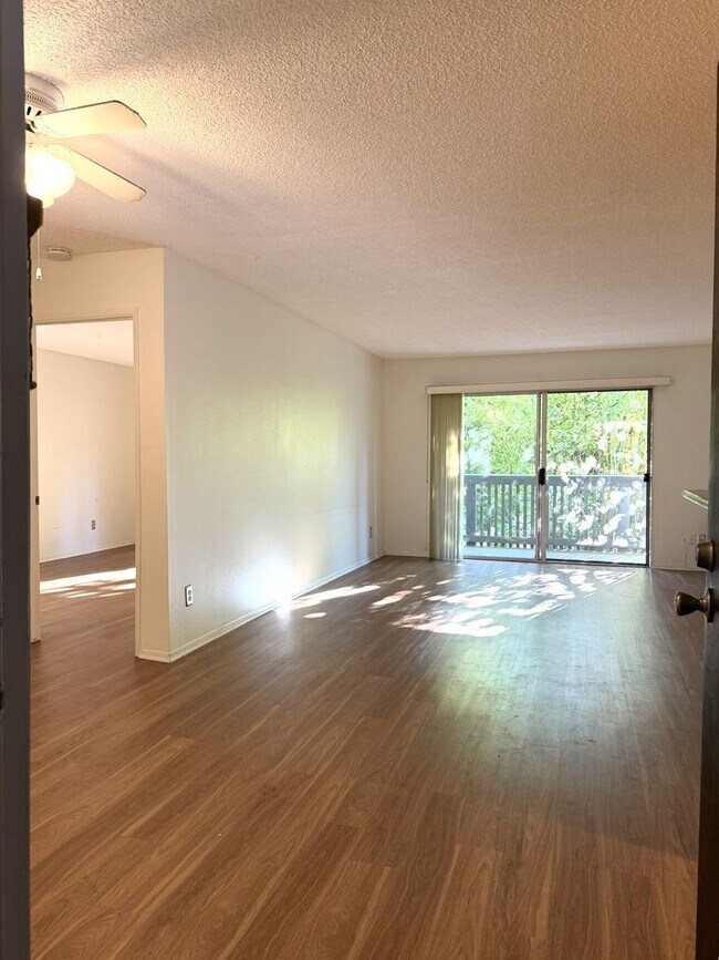 Foto del edificio - Luxury Living at The Estates Condominium Complex – 2 Bedroom, 2 Bathroom