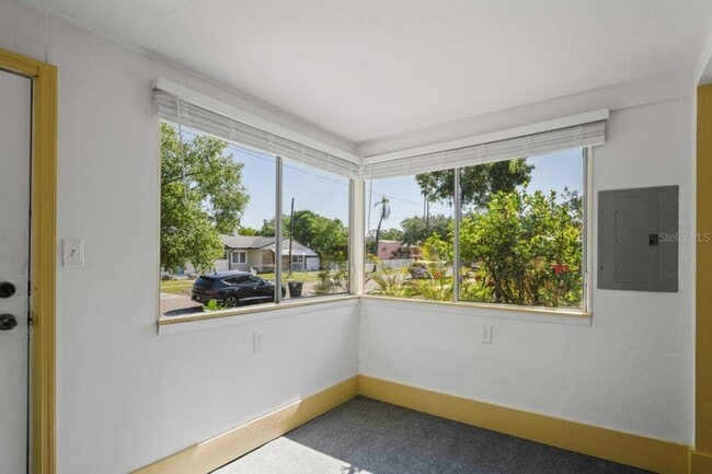 Photo - 403 Princess St House