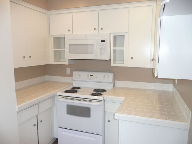 Building Photo - 4 bedroom home in Tustin