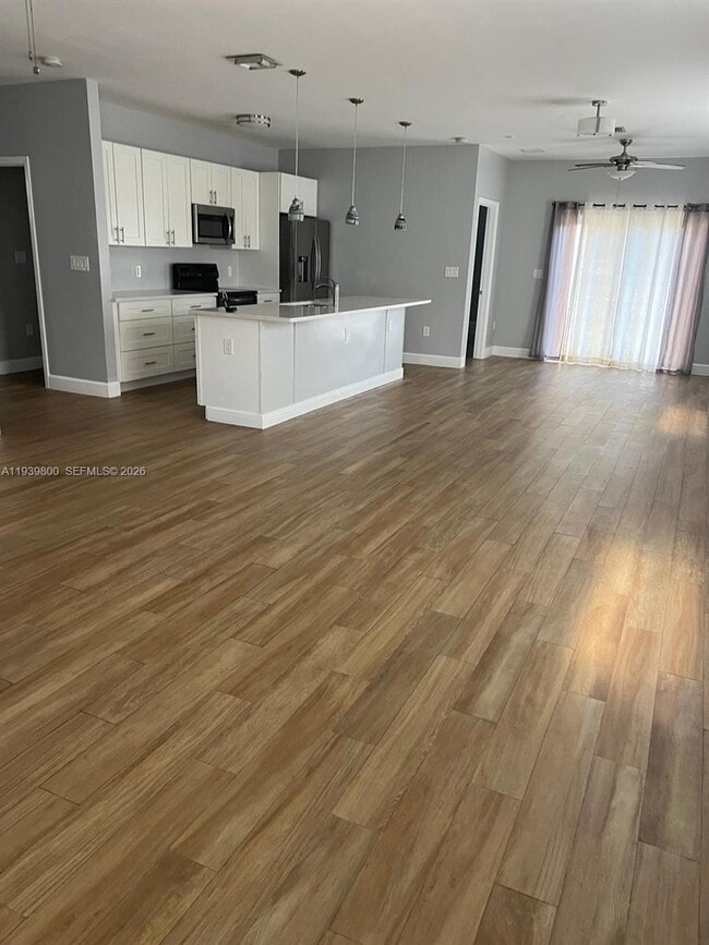 Foto del edificio - 1221 NE 9th St