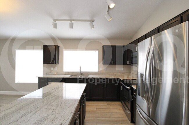 Building Photo - 724 E Redondo Dr