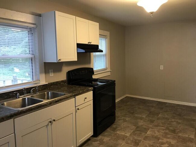 Foto del edificio - Huntersville: 3 bedroom 1 bath home