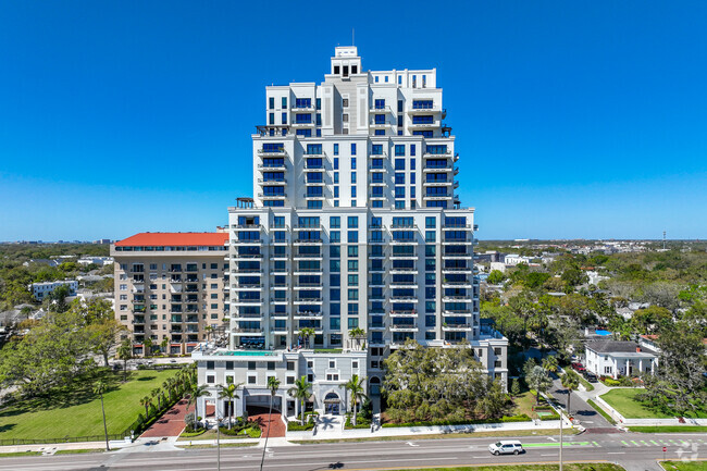 Building Photo - Hyde Park House