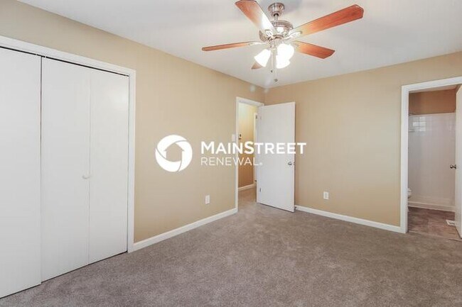 Foto del edificio - 3 Bedroom Pet-Friendly Home in Jamestown, NC with Main Street Renewal