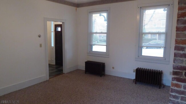 Building Photo - 526 S Richard St