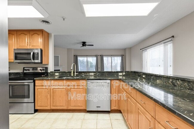 Building Photo - 301 Beacon Ridge Dr