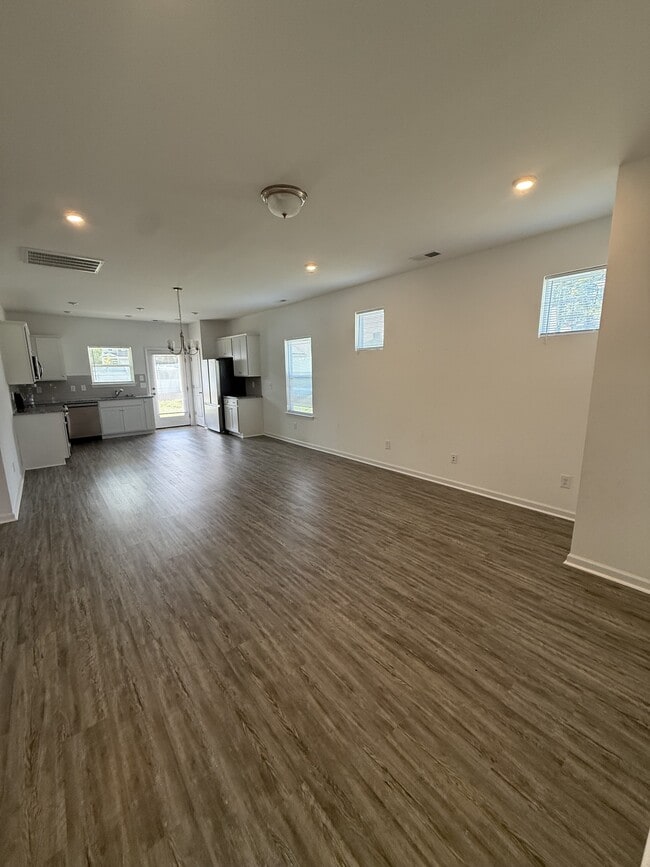 Building Photo - 702 Samuel Dr