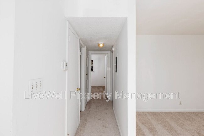 Building Photo - 1120 Hall St