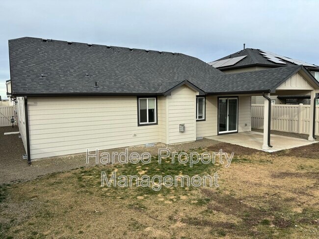 Building Photo - 14611 Shetland St