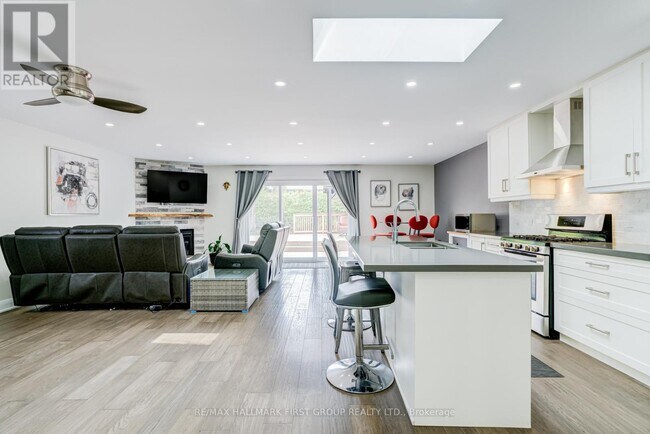 Photo du bâtiment - 81 Sagewood Ave