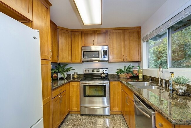 Foto del edificio - Spacious Redmond 3 BR Home - Close to Parks and Microsoft