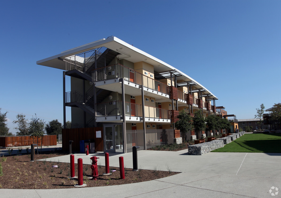 Foto principal - Pitzer Hall