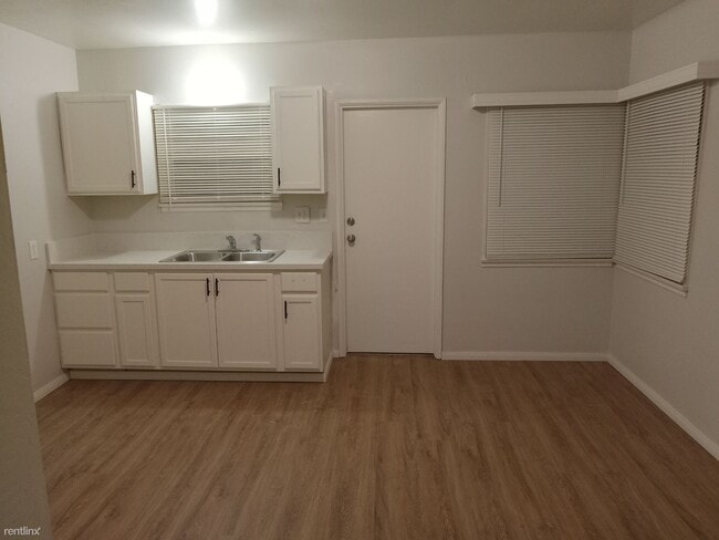 Foto del edificio - 2 br, 1 bath Triplex - 2352 Mission Inn Av...