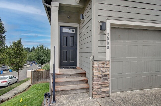 3bd 2.5ba Daylight Ranch Home on Corner Lot - 3bd 2.5ba Daylight Ranch Home on Corner Lot
