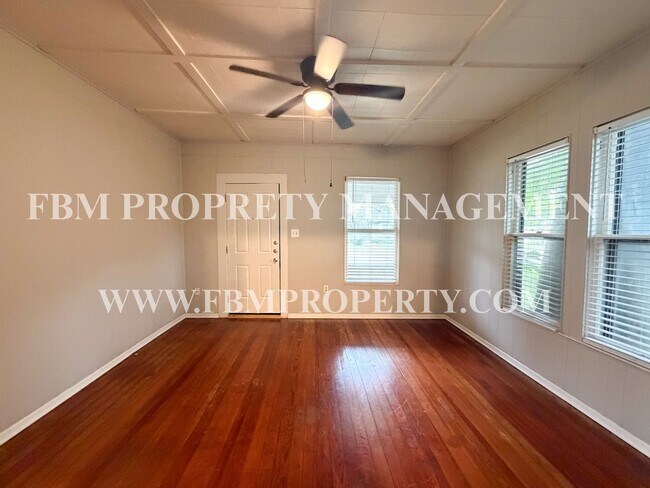 Building Photo - 205 W Gilmer St