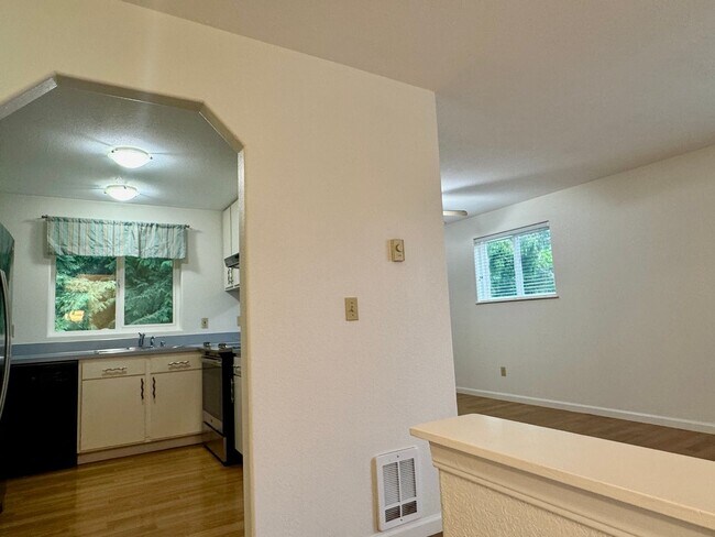 Foto del edificio - Lovely Kingston 3 bedroom available now