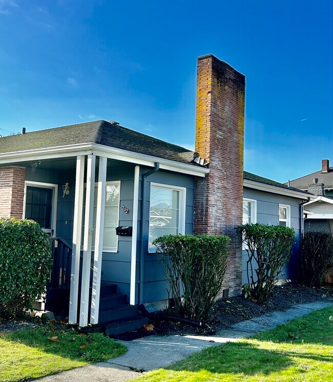Front entrance - 2020 N Alder St