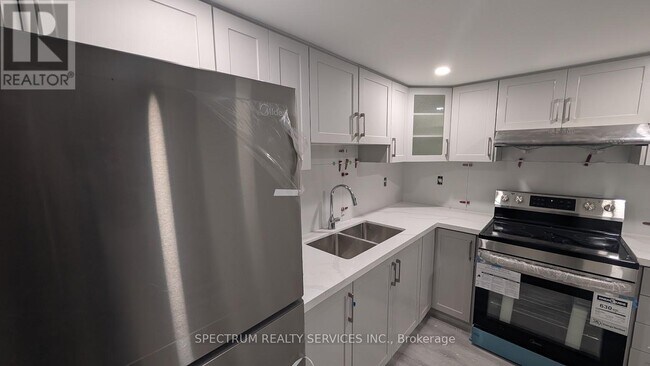 Building Photo - 1525 Cranberry Cres