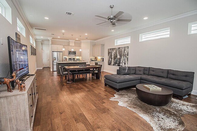 Foto del edificio - 5226 Larkin St