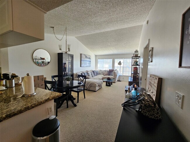 Building Photo - 6355 La Costa Dr