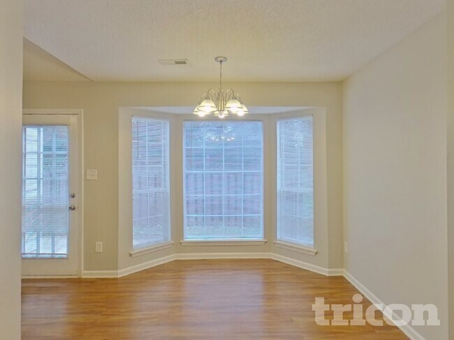 Foto del edificio - 8523 Lockerbie Ln