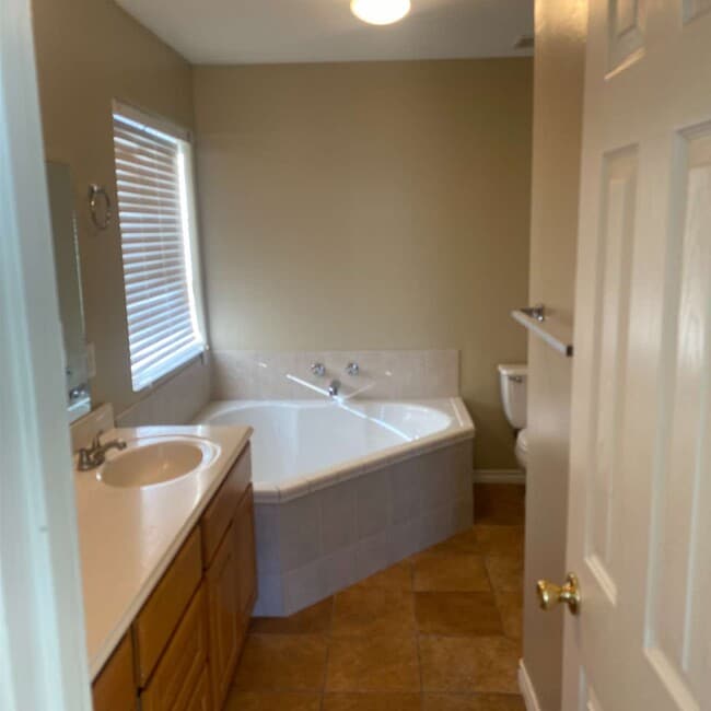 Building Photo - 1909 Margaret Ln