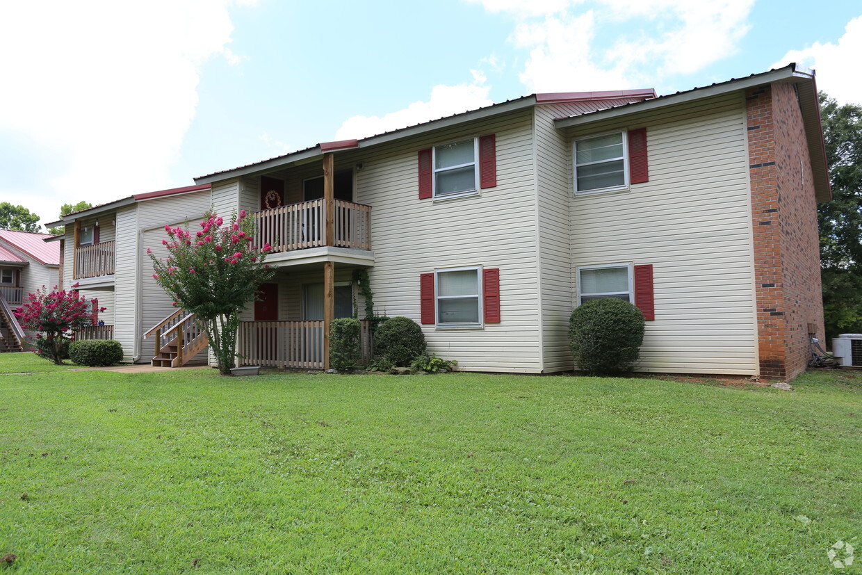 Primary Photo - Four Seasons Apartments