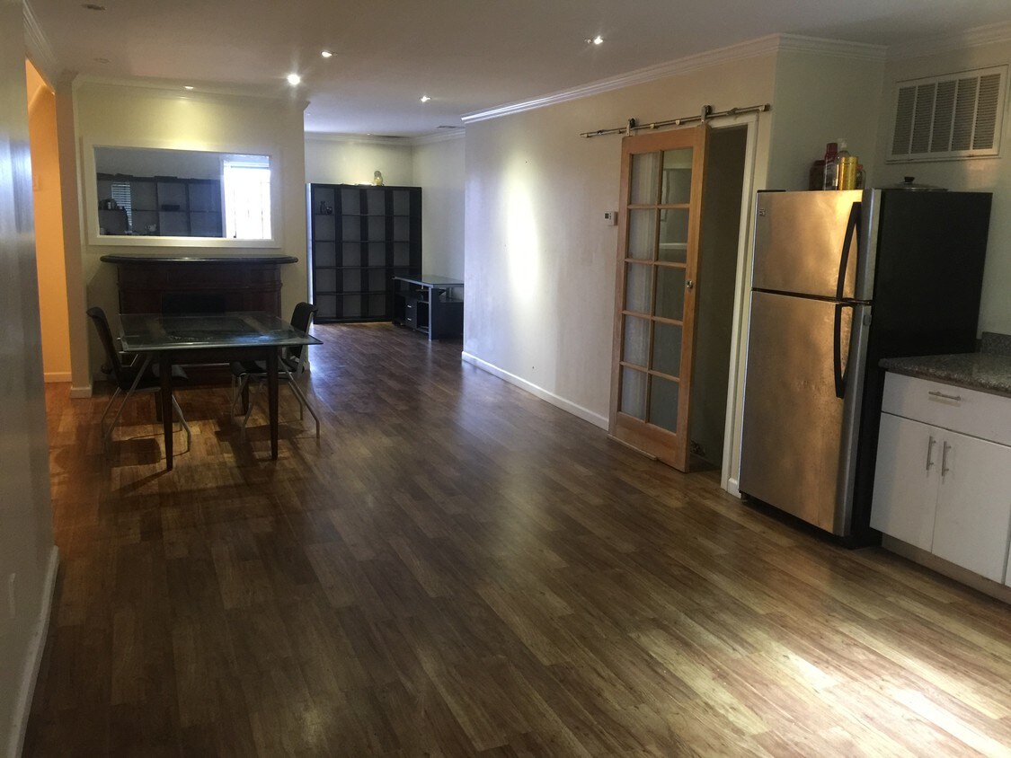 dinning room - 412 E 12th St