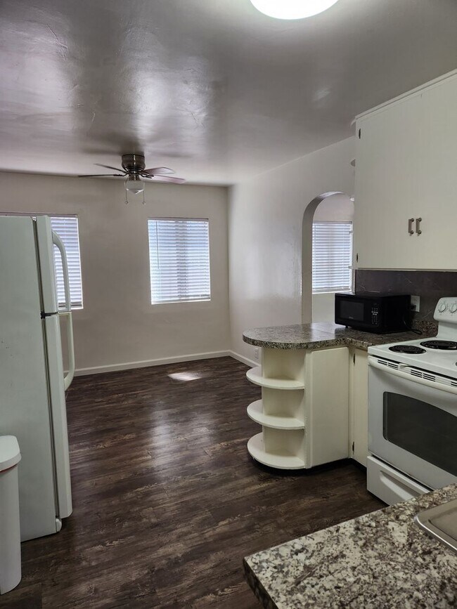 Foto del edificio - 2503-2525 Leland Avenue