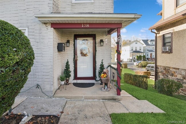 Foto del edificio - 138 Colonial Pl